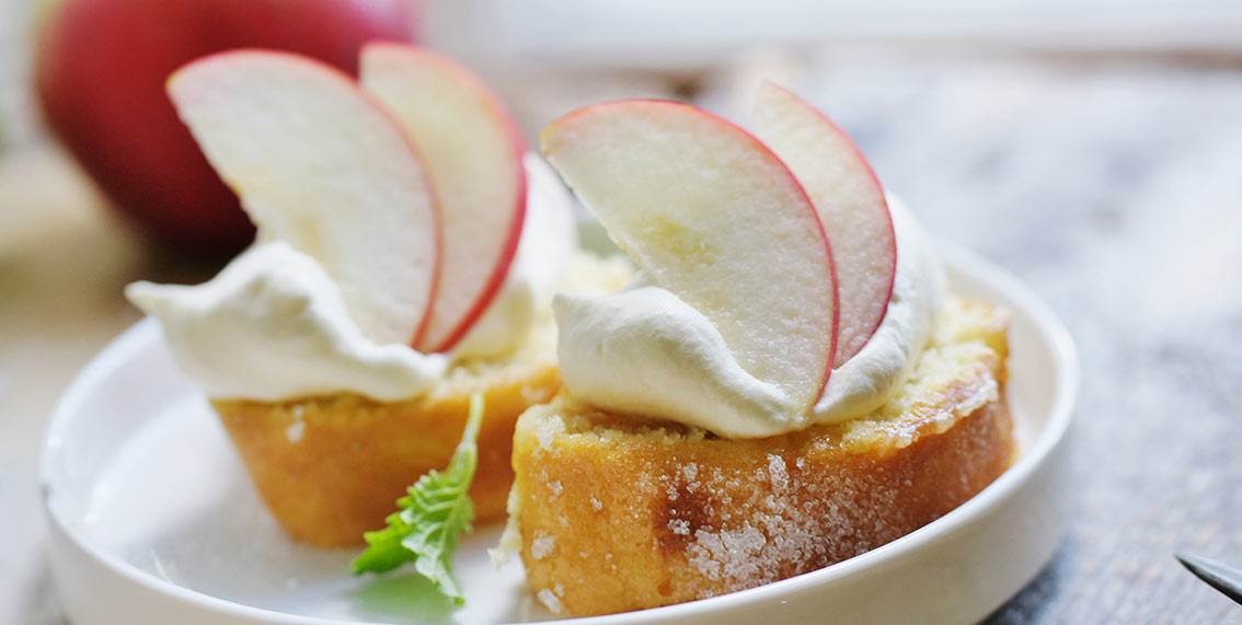 Äppelrulltårta med smak av kardemumma