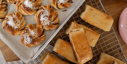 Saftiga kanelbullar på fördeg – kanelsnurror och jumbogifflar