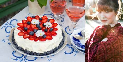 Claras sommartårta med vit chokladmousse och jordgubbskompott