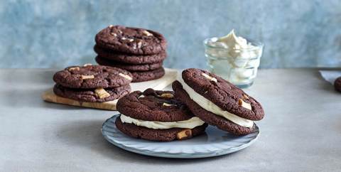 Chocolate Chip Cookies med smörkräm med vit choklad