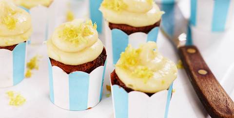 Mini-cupcakes med vit chokladtopping