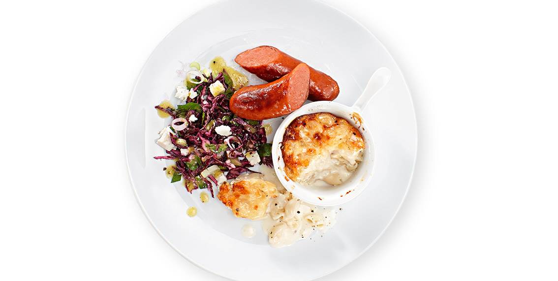 Minimakaronilåda med chorizo och rödkålsallad med fetaost