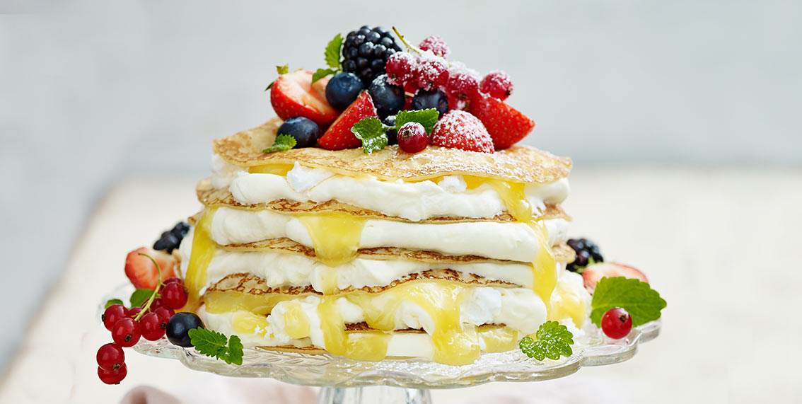 Pannkakstårta med maränger och lemoncurd