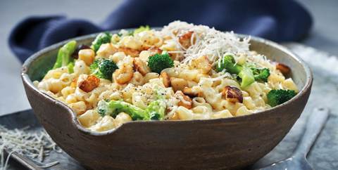 Carbonara med halloumi och broccoli