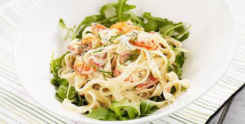 Spaghetti med ruccola och kräftstjärtar