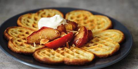 Kejsarvåfflor med kanelstekta äpplen