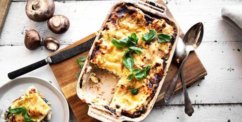 Vegetarisk lasagne med skogschampinjon, spenat och röda linser